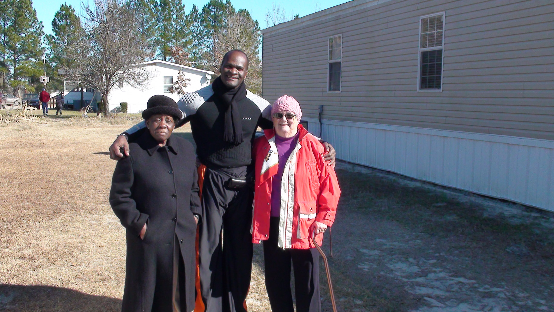 Lamar Lowery mit Grandma und einem Familienmitglied in South Carolina